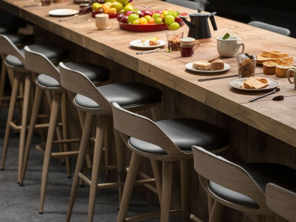 Breakfast Bar Stools for a Cozy Kitchen
